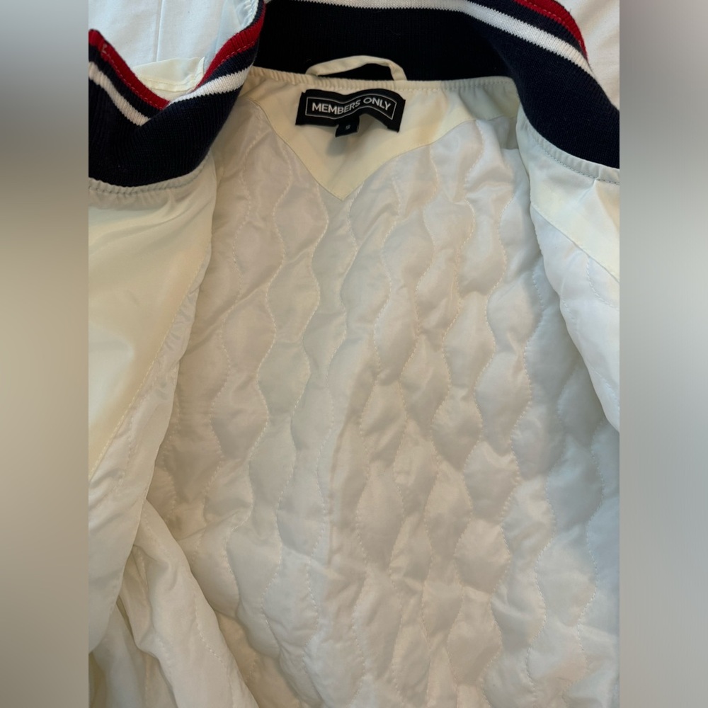 Members Only Nylon Jacket - Size Small - Picture 5 of 9